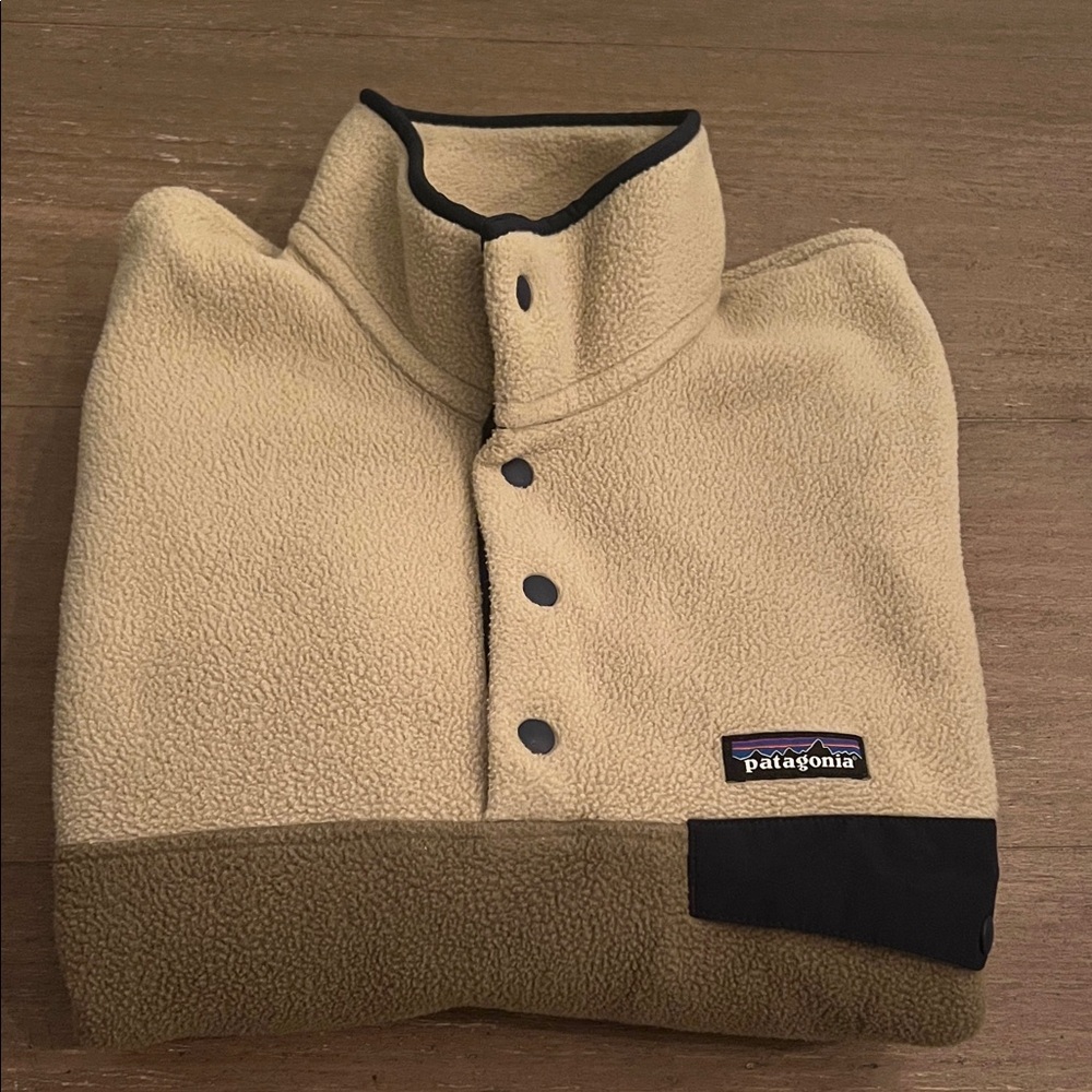 Patagonia Synchilla Snap-T Fleece Pullover, Tan and Navy, Size S